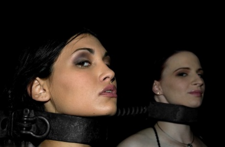 Device Bondage Claire Adams, Miss Jade Indica, Sarah Jane Ceylon - pornpics.de