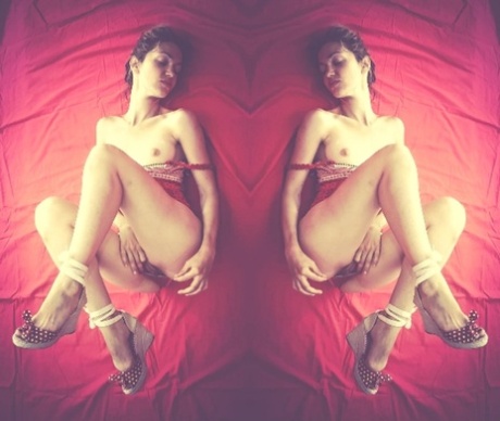 美女们在露点合辑中炫耀自己的美乳