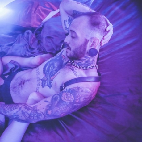 Chubby trans babe Gracie Jane eats a trans boy