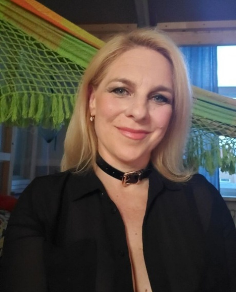 Charming MILF teases with her cleavage & big ass in her amateur compilation