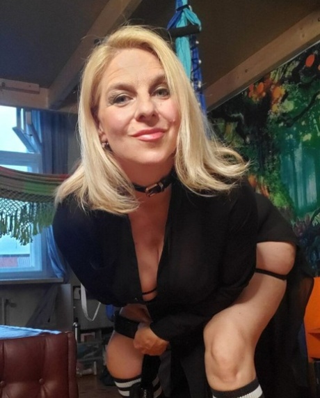 Charming MILF teases with her cleavage & big ass in her amateur compilation