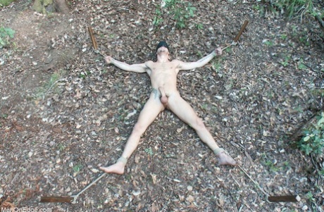男人在边缘泰*罗德里克