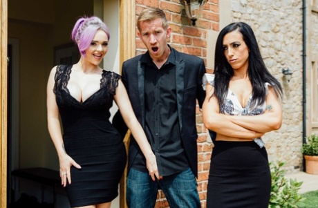 瘦削的 MILFs Jasmine James 和 Skyler Mckay 在热辣四人组中驰骋双枪