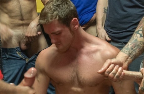 公开捆绑 Connor Maguire、Bryan Cavallo、Damien Moreau