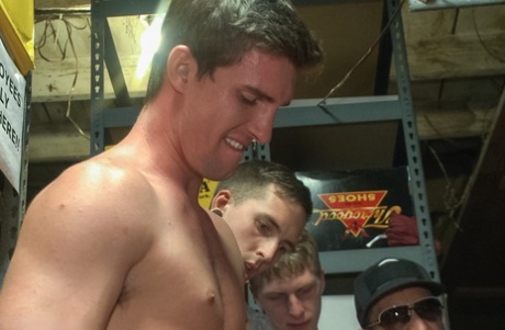 公开捆绑 Connor Maguire、Bryan Cavallo、Damien Moreau
