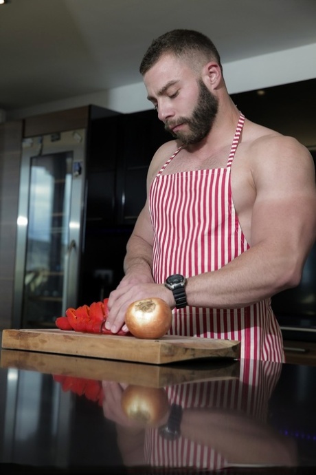 Gay dudes with nice muscles Diego Reyes and Frank Valencia fuck in a kitchen