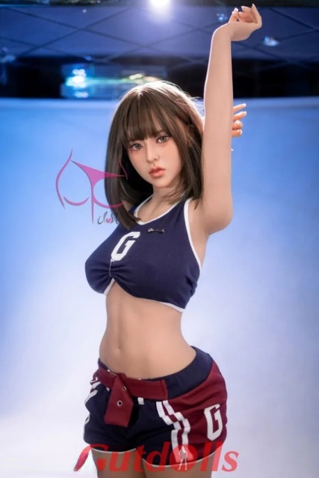 曲线玲珑的小性感娃娃穿着火辣的衣服，光着屁股摆姿势