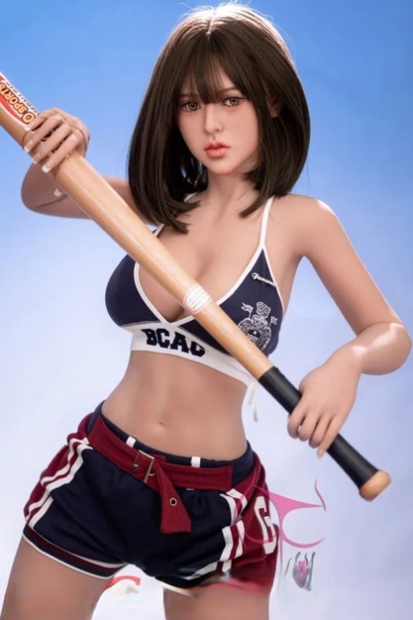 曲线玲珑的小性感娃娃穿着火辣的衣服，光着屁股摆姿势