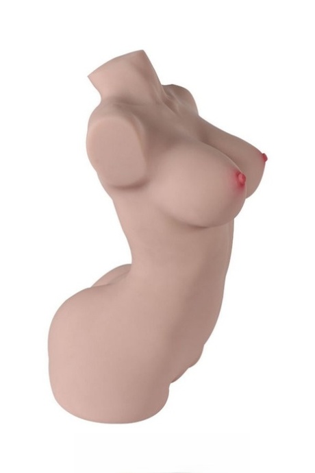 无腿无头的性玩偶，展示她丰满的乳房和大屁股