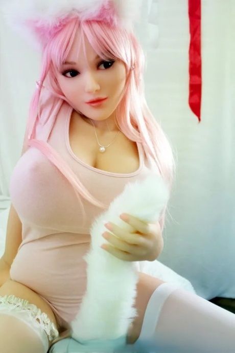 Curvy pink haired sex doll exposes her amazing big breast and poses