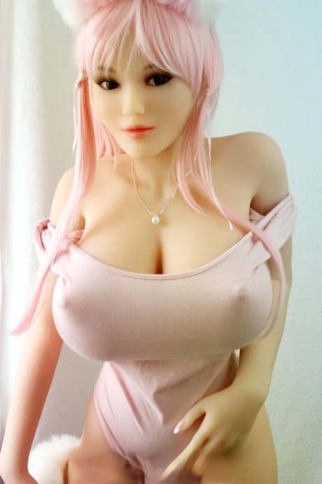 Curvy pink haired sex doll exposes her amazing big breast and poses