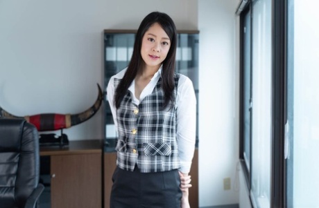 Asian secretary Eri Saeki has wild hardcore sex with her boss in the office