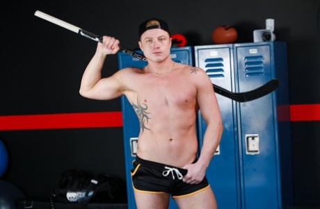 Muscular gay men Logan Aarons & Derek Kage have hardcore anal sex at the gym