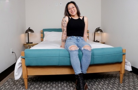 TGirls Porn 主演：Ghost Park、Sydney Summers、Hot XXX