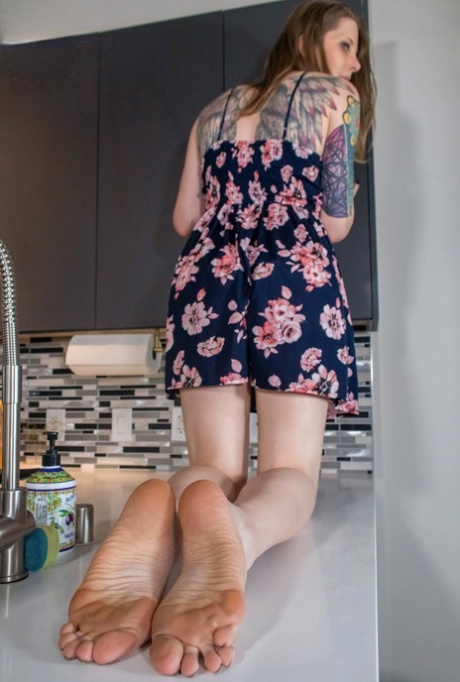 Joeys Trans Feetgirls 以 Cassie Cummings 为特色的裸体图片