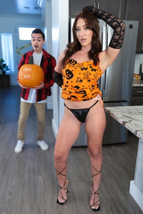 Moms Teach Sex featuring Juan El Caballo Loco, Whitney Oc Porn Images