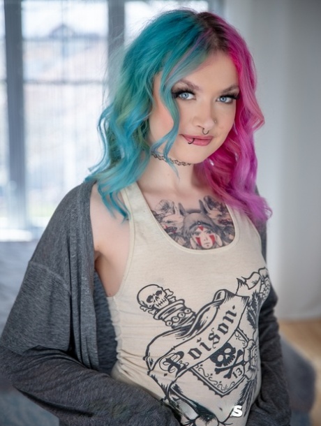 Luna Temptress shows her inked body as she strips to her over-the-knee socks