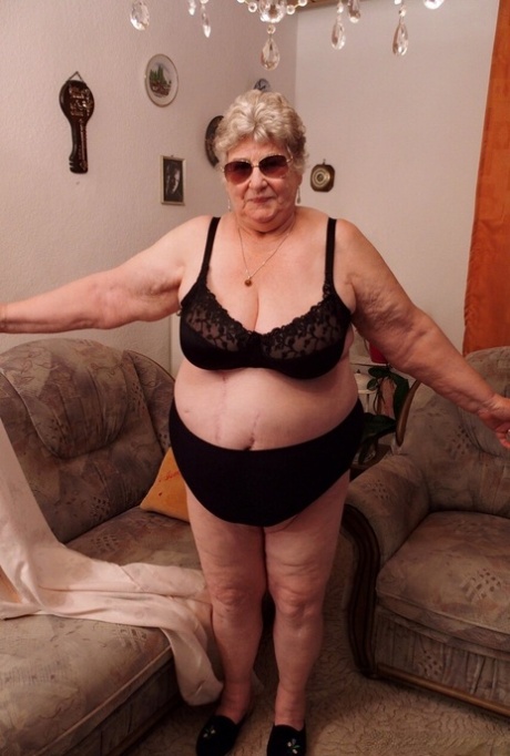 Fat old granny Siberia lets out her saggy tits and poses naked at her home