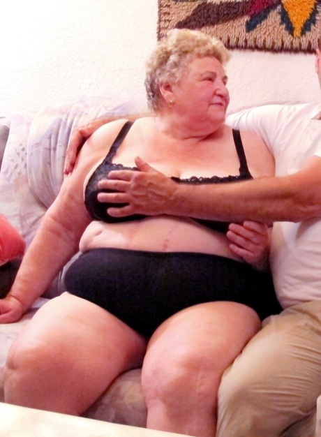 Fat old granny Siberia lets out her saggy tits and poses naked at her home