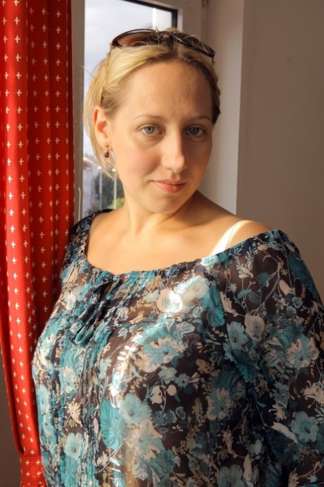 Natural blonde Mira gets dressed to wrap up a nude modelling session