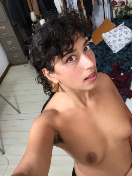 由 Lexi Naked Gallery 表演的 Ersties