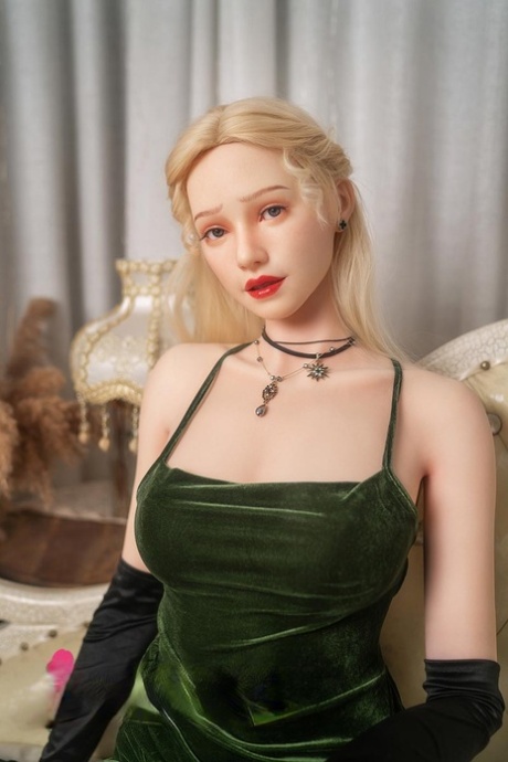 RealSexDoll Naked Photos