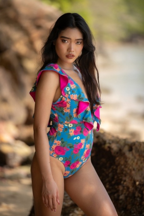 Viv Thomas 主演 Minari 热门图片
