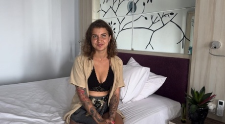 Ersties 主演 Mila A 的裸照