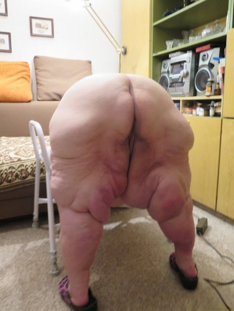 Oma Geil starring Elephantine Nude Pictures