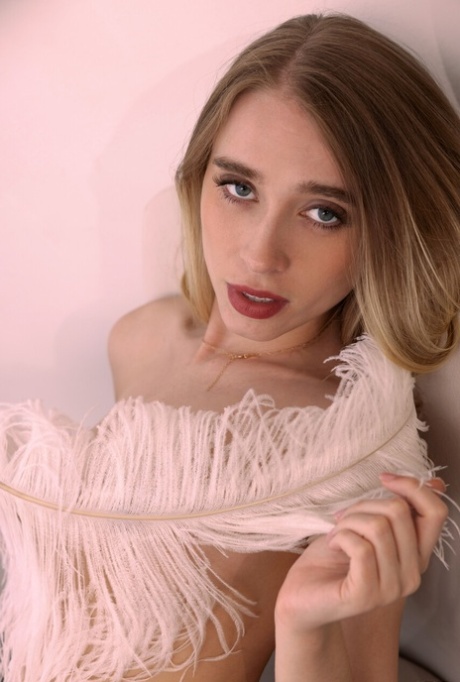 由 riley anne 表演的 met art 热门图片