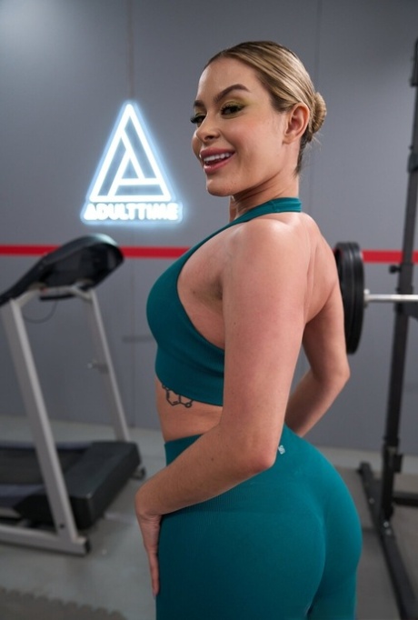 Futa World featuring Ember Snow, Nicole Aria, Sarah Arabic Hot Images