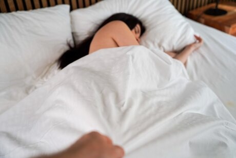 早安性爱：天使布里尔、杰森-爱的色情图片