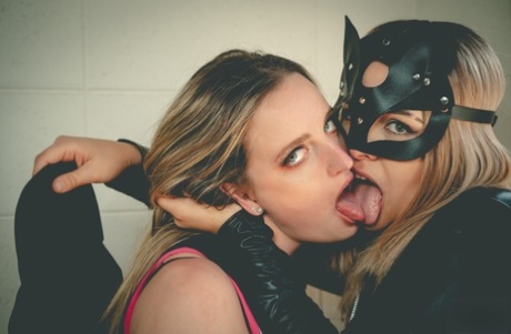 Charlie Forde 官方特辑：Charlie Forde、Trixie Monroe 热辣色情图片