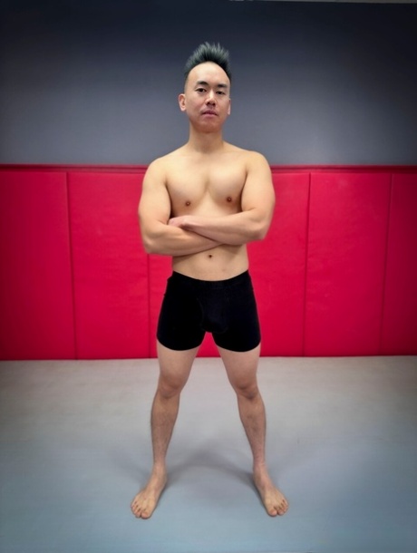 Cassidy Luxe、James Bang 表演的《进化的格斗》裸照