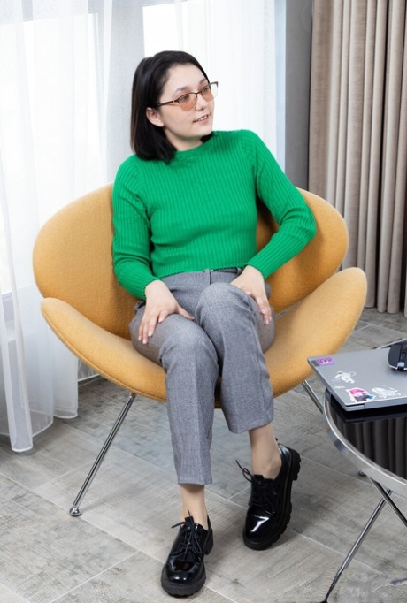 甜美奥菲莉娅裸体画廊主演的《我们毛茸茸