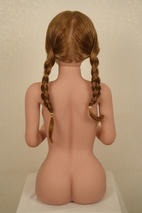 Kanadoll 色情图片