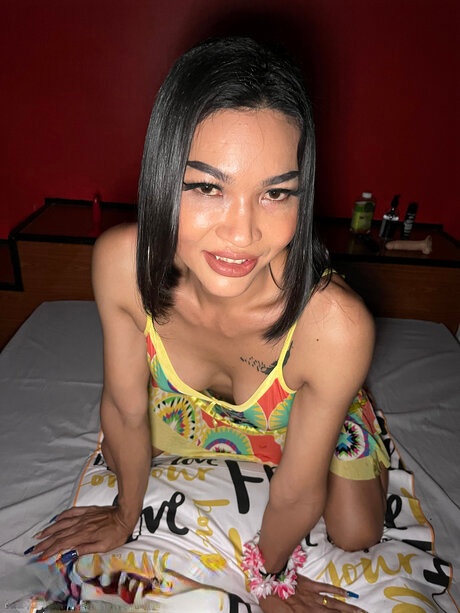 Sexy Asian shemale Duan gets grabbed by her big ass before giving head