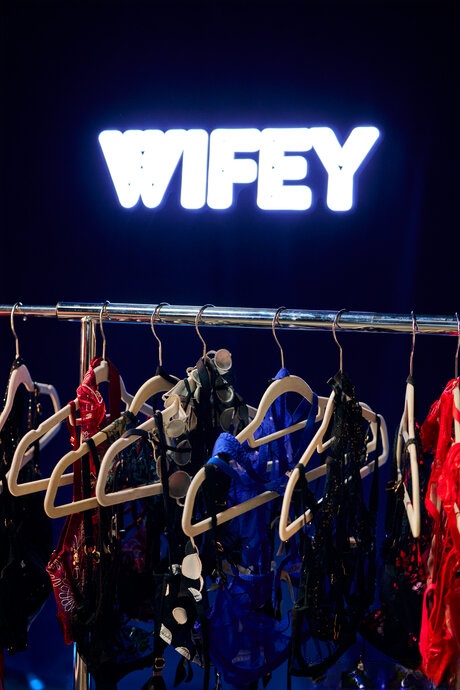 Wifey performed by Sheem, Summer Starz Nude Pictures