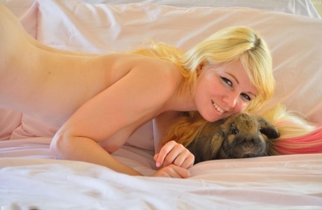 Natural beauty with colorful hair Astrid gets naked & displays her yummy toes