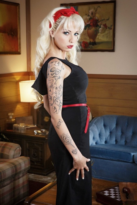 Skinny tattooed blonde Rikki Six takes off her dress and exotic lingerie - pornpics.de